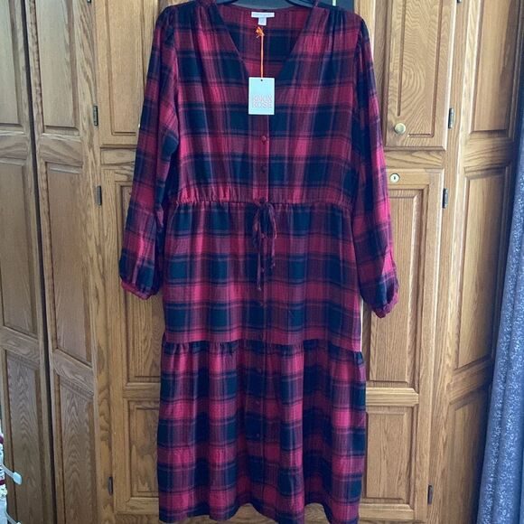 Knox Rose Dresses & Skirts - Knox Rose Festive Holiday Christmas Ruby Plaid Black V-neck Button Front Dress